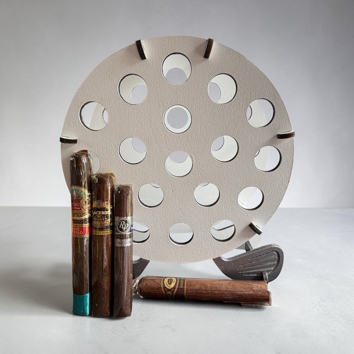 18 Hole Golf Themed Cigar Holder | Golf-Themed Gifts | Golf Ball Cigar Golf Display
